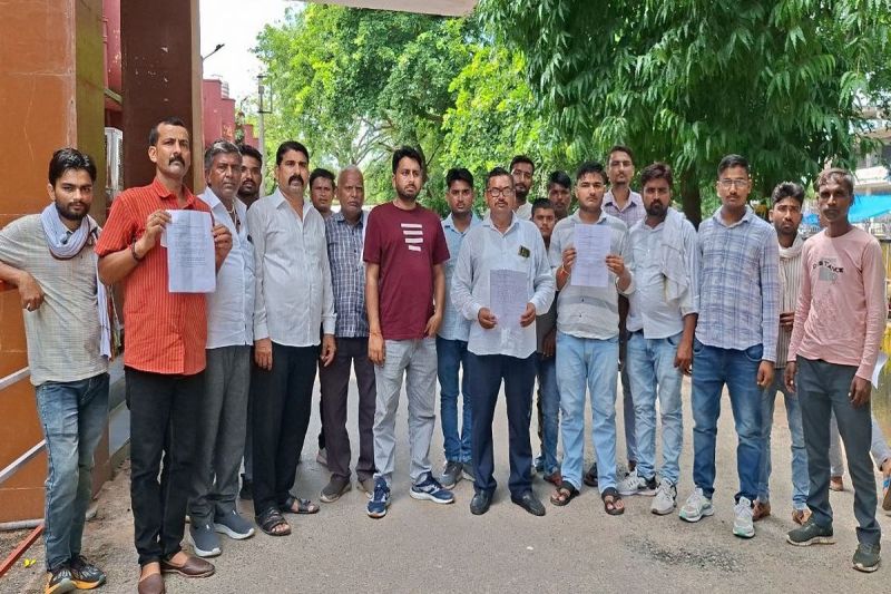 सरपंच व ग्राम सचिव पर मिलीभगत का आरोप, सीसी निर्माण कार्यों की जांच कराने की मांग Sarpanch and village secretary accused of collusion, demand for investigation of CC construction works