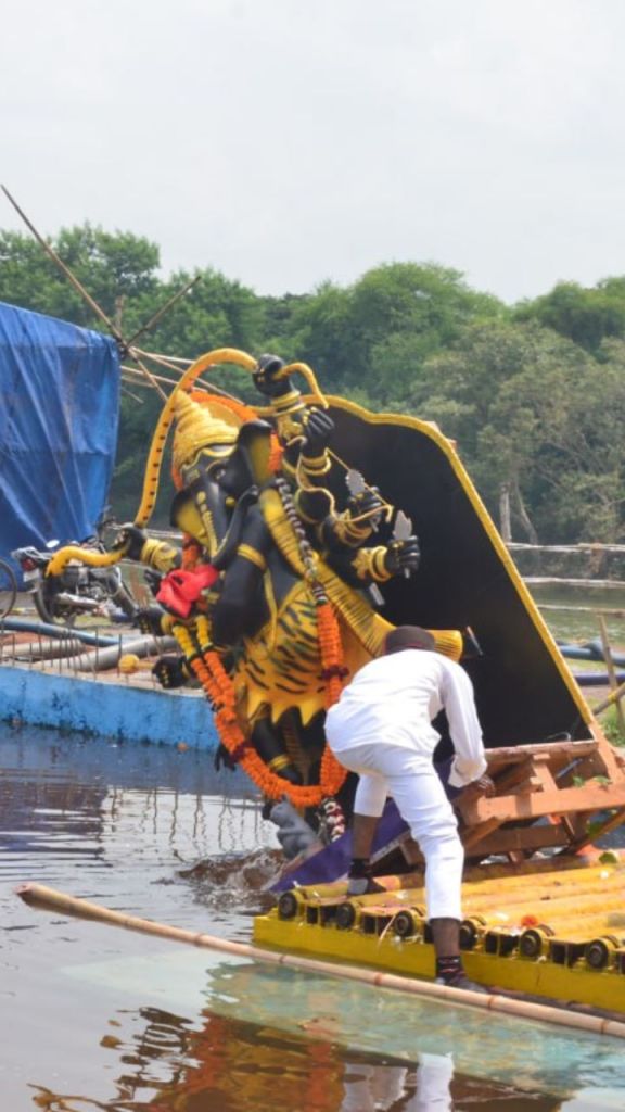 Raipur News: महादेव घाट में गणेश विसर्जन का सिलसिला जारी, गोताखोरों की टीम मौजूद