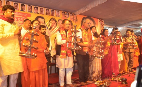 Kharun Aarti: PM मोदी के जन्मदिन पर CM साय ने की खारुन भव्य महाआरती, देखें Photo..(photo-patrika)