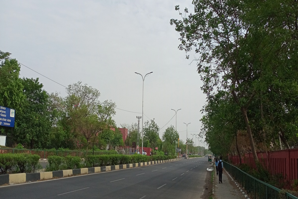 Rajasthan Weather : जयपुर में आज सवेरे बादलों के बीच धूप खिली, तापमान में गिरावट से मौसम सुहाना