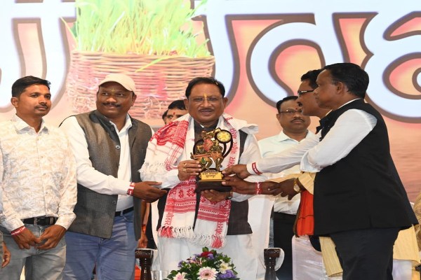 करमा तिहार के रंग में डूबा मुख्यमंत्री निवास (फोटो सोर्स- DPR)
