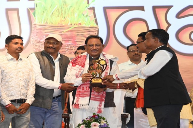 करमा तिहार के रंग में डूबा मुख्यमंत्री निवास (फोटो सोर्स- DPR)