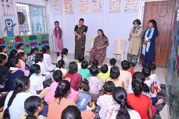 मंत्री लक्ष्मी राजवाड़े ने विभिन्न संस्थाओं का किया निरीक्षण (फोटो सोर्स- DPR)