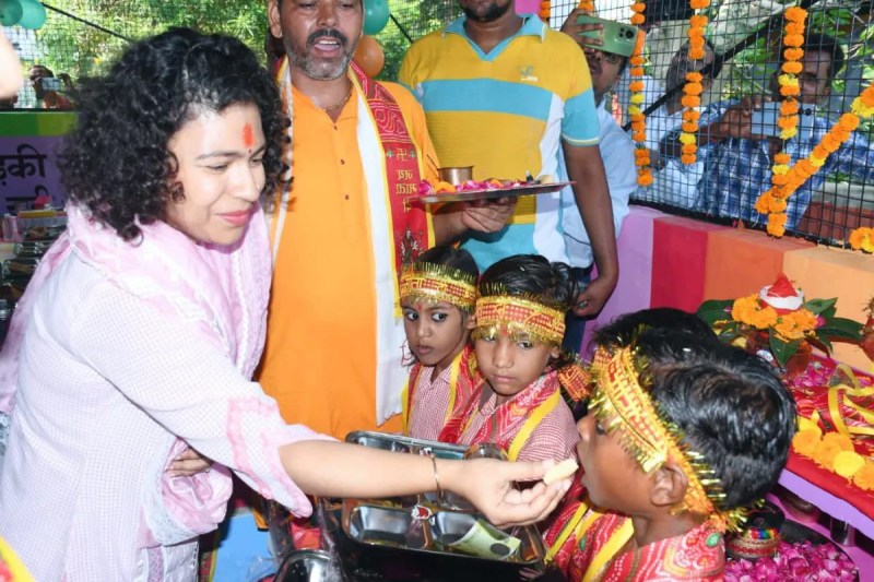 201 कन्याओं का पूजन (फोटो सोर्स : Whatsapp)