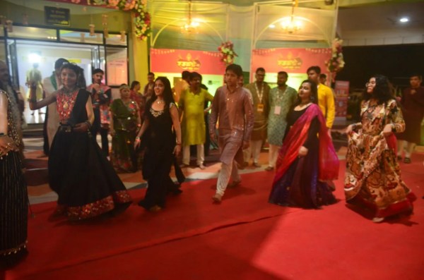 Garba Night: रायपुर में आधी रात को मौसम का बदला मिजाज, गरज के साथ जमकर हुई बारिश, देखें Photo