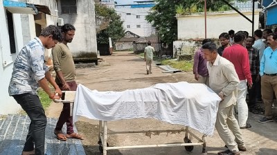नानी की मौत पर मां को रिश्तेदार के साथ लाने जा रहा था शोभित, दो गांव में शोक का माहौल
