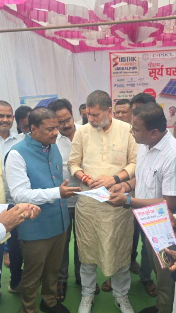 वन मंत्री ने किया जागरूकता रथ को हरी झंडी दिखाकर रवाना