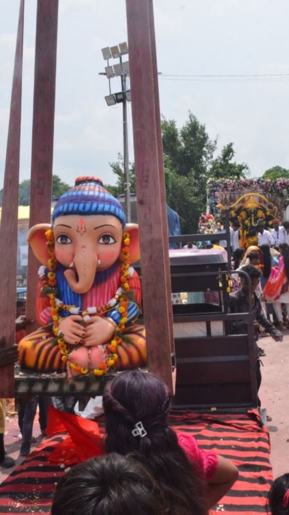 Raipur News: महादेव घाट में गणेश विसर्जन का सिलसिला जारी, गोताखोरों की टीम मौजूद