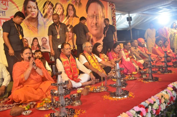 Kharun Aarti: PM मोदी के जन्मदिन पर CM साय ने की खारुन भव्य महाआरती, देखें Photo..(photo-patrika)