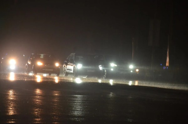 Garba Night: रायपुर में आधी रात को मौसम का बदला मिजाज, गरज के साथ जमकर हुई बारिश, देखें Photo