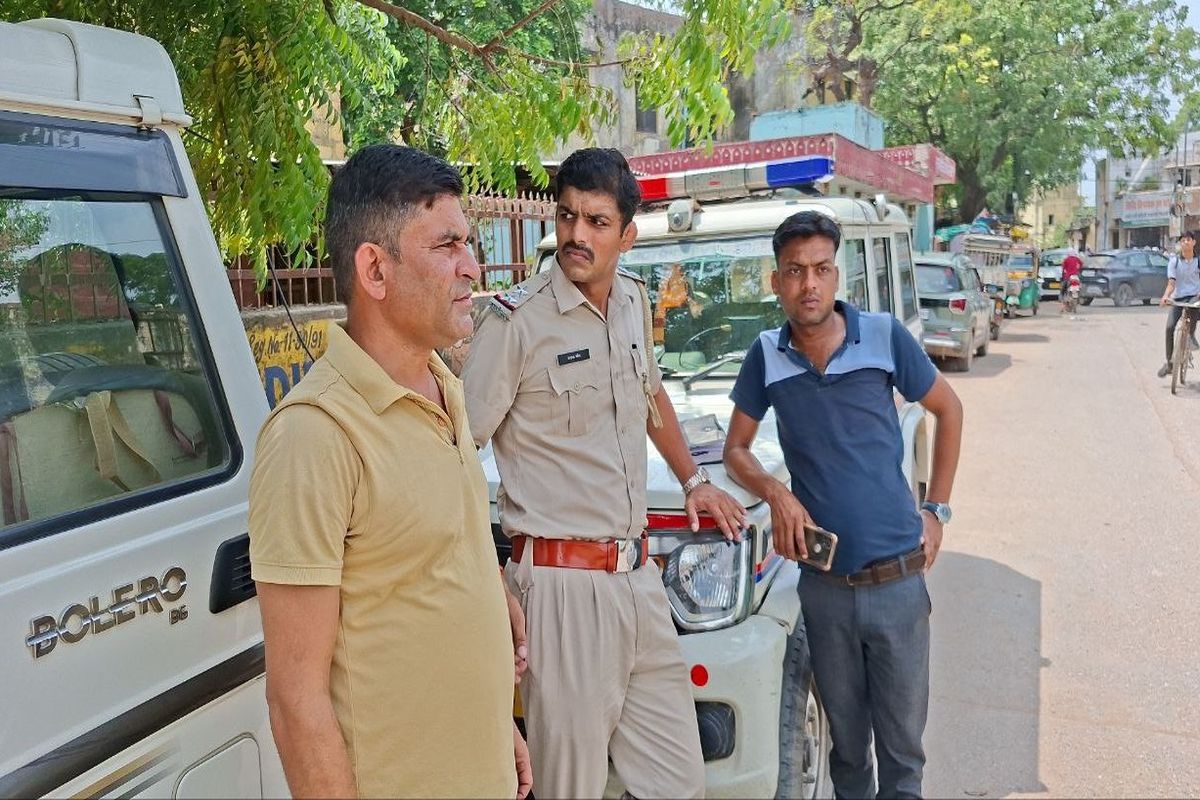 हाइवे पर अज्ञात ने मारी टक्कर,4 वर्षीय बालिका की मौत 4-year-old girl dies after being hit by an unknown vehicle on the highway