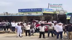 निजी बसों के रूट को लेकर विवाद, एक बस ने दूसरी को मारी टक्कर - image