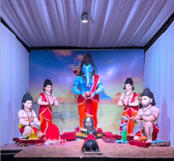 Ganesh Utsav 2025: रायपुर में गणेशोत्सव की धूम, मूर्तियों के दर्शन के लिए प्रतिदिन बढ़ती जा रही भीड़, देखें