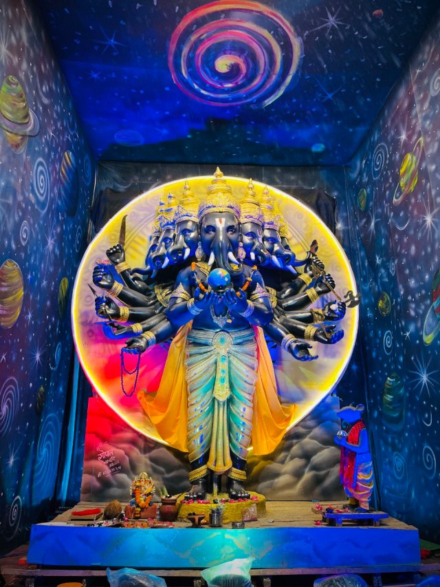 Ganesh Utsav 2025: रायपुर में गणेशोत्सव की धूम,  मूर्तियों के दर्शन के लिए प्रतिदिन बढ़ती जा रही भीड़, देखें 
