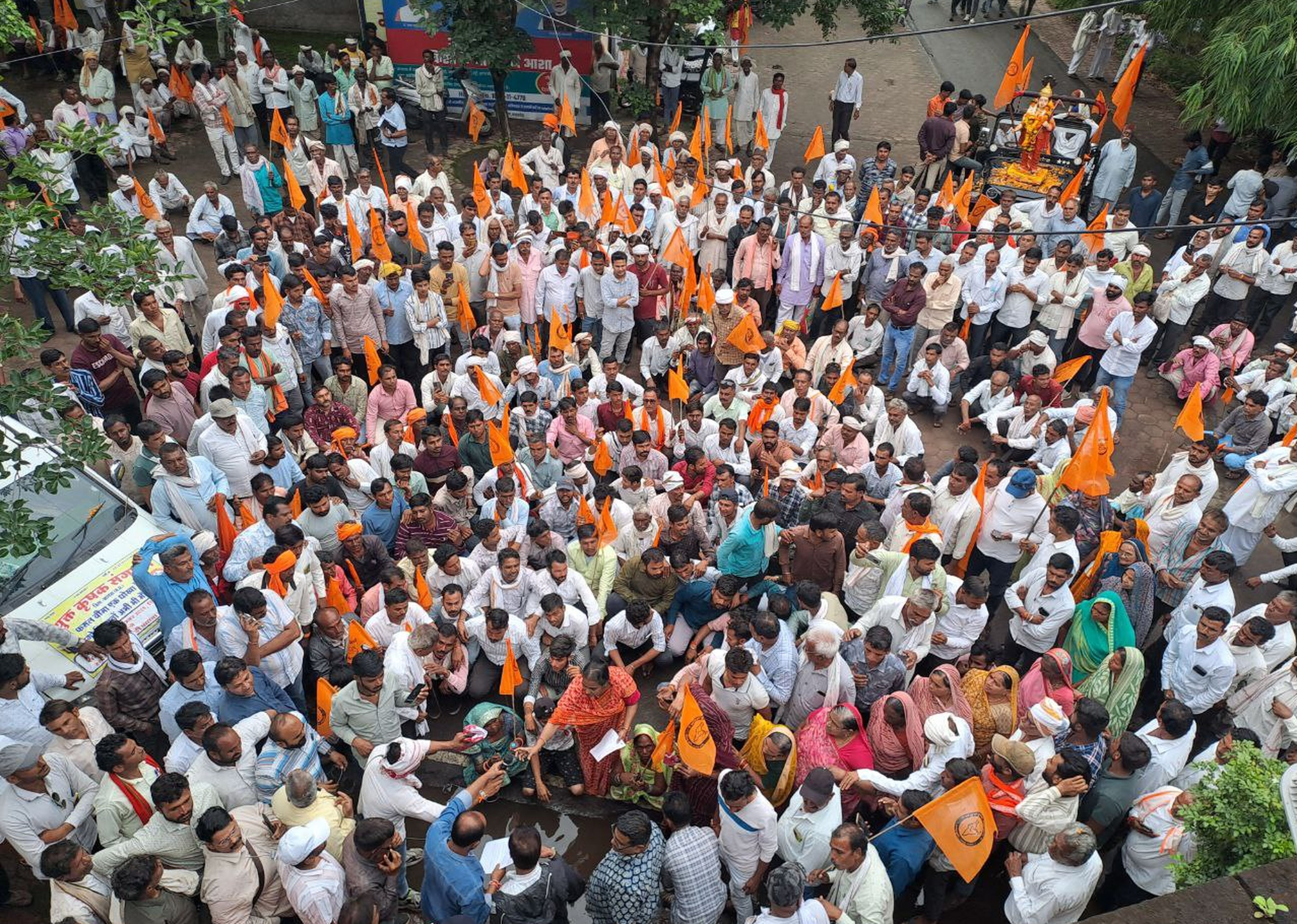किसानों की मांग…सरकार सोयाबीन 6000 रुपए क्विंटल समर्थन मूल्य करो, दूध के दाम 80 रुपए प्रति लीटर किए जाए, ताकि बढ़े उत्पादन