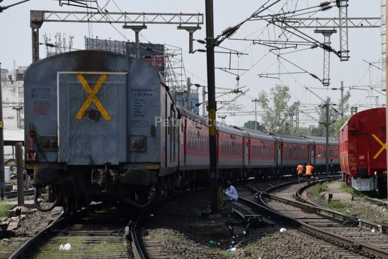 bandra-rewa special train festival season empty seats mp news