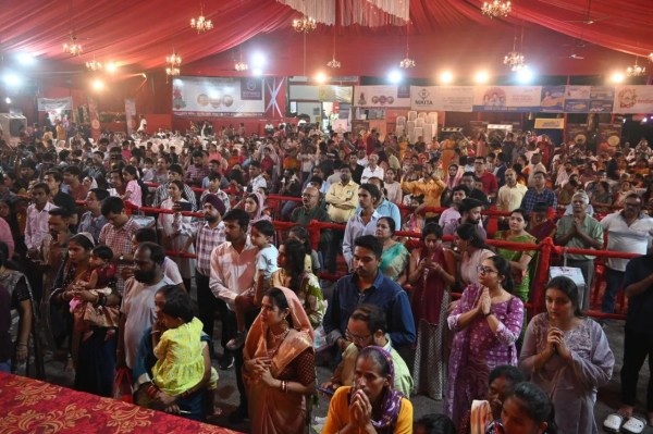 बंगाली कालीबाड़ी दुर्गा पूजा महोत्सव में धूम, महिलाओं ने किया पारंपरिक धूप डांस, देखें Photo 