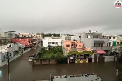भीलवाड़ा में 8 घंटे तक भारी बारिश, सड़कें बनी दरिया, घरों और दुकानों में घुसा
पानी - image