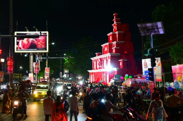 बंगाली कालीबाड़ी दुर्गा पूजा महोत्सव में धूम, महिलाओं ने किया पारंपरिक धूप डांस, देखें Photo 