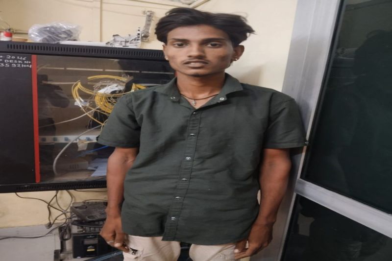 यातायात पुलिस ने चोरी की बाइक के साथ युवक को पकड़ा