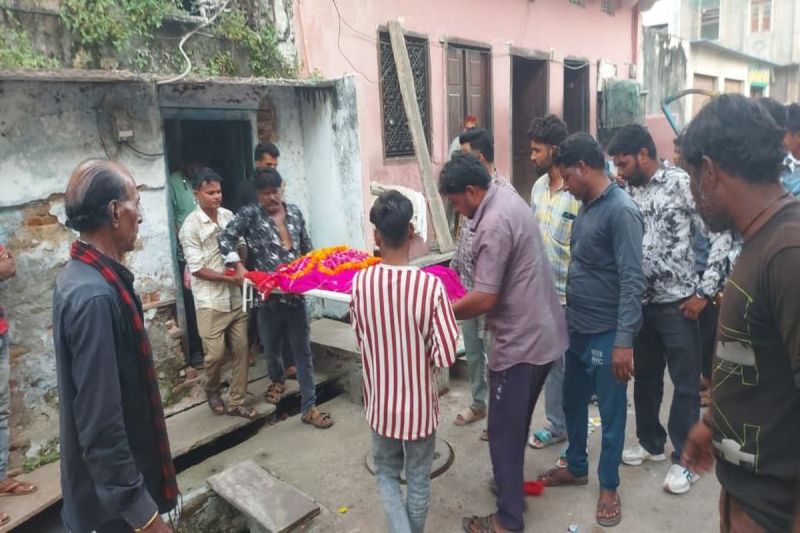 Muslim youth performed the last rites of a Hindu woman