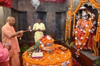 सीएम योगी आदित्यनाथ का बलरामपुर दौरा, पाटेश्वरी धाम में पूजा, पॉलिटेक्निक और विवि का निरीक्षण (फोटो सोर्स : Whatsapp )