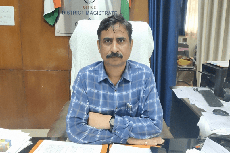 BJP MLA Raised Hand on Bhind Collector