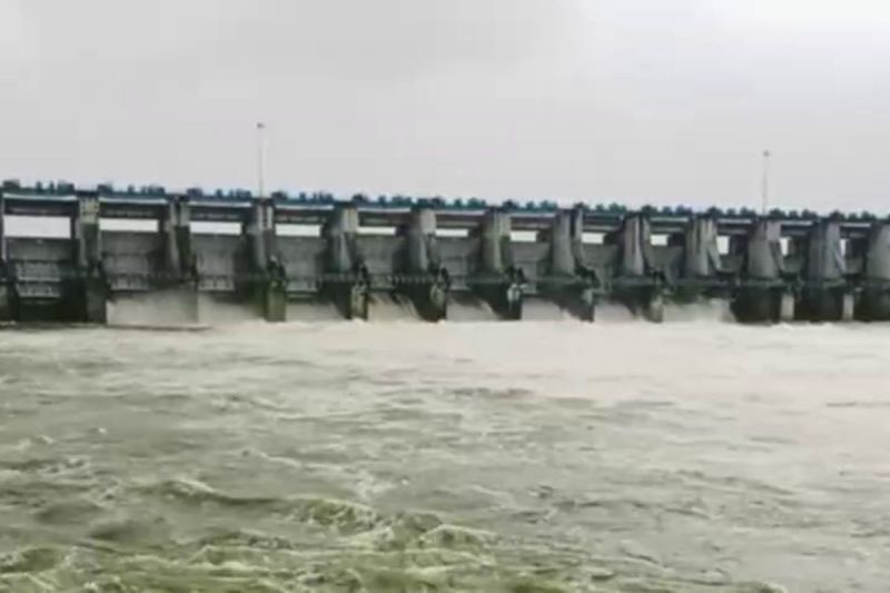 भारी बारिश के चलते बीसलपुर बांध के खोल दिए आठ गेट