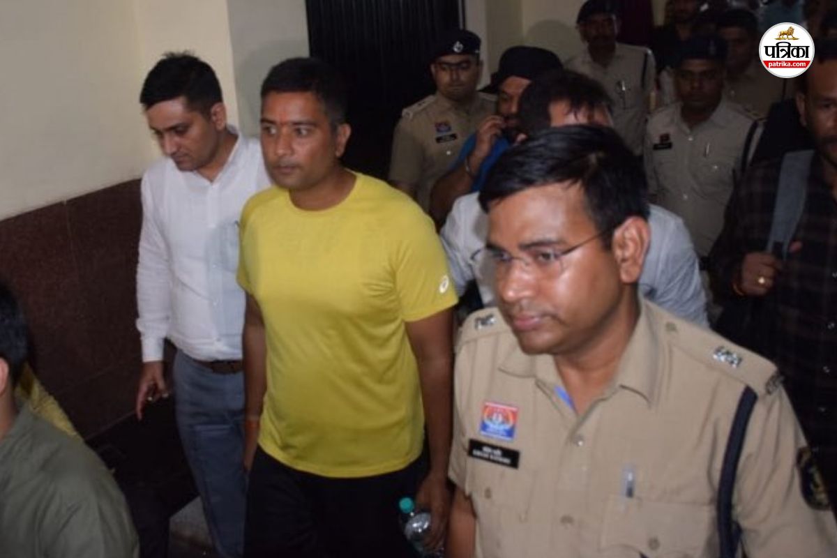 रायपुर शराब घोटाला! पूर्व CM भूपेश बघेल के बेटे चैतन्य(photo-patrika)