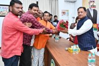 मुख्यमंत्री विष्णु देव साय का आभार जताते हुए अभिनंदन किया (फोटो सोर्स- DPR)