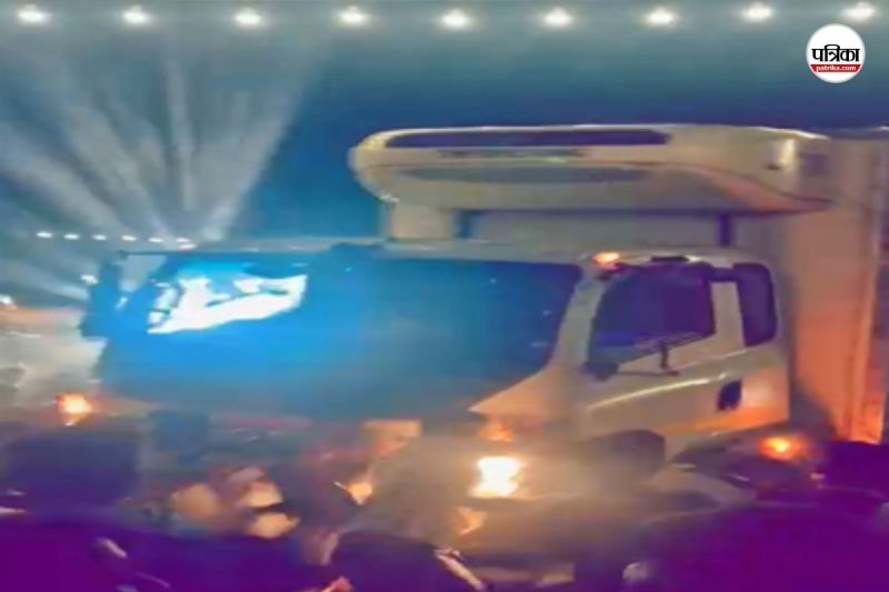 Truck crushes crowd in Hassan district