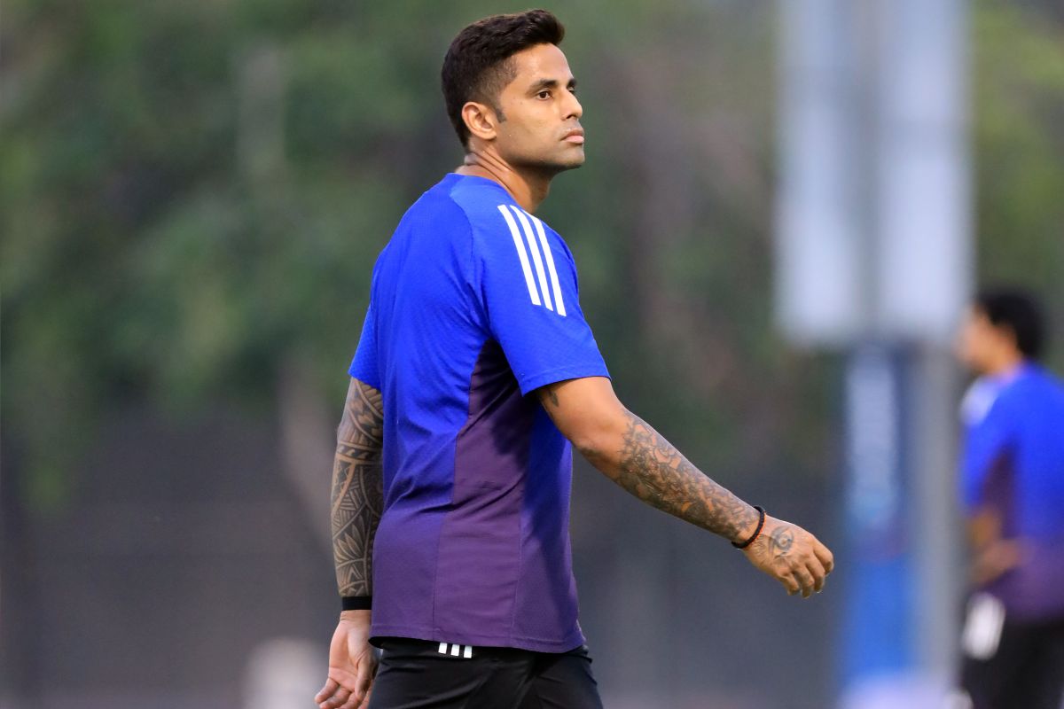 Suryakumar Yadav on IND vs PAK: दुबई के इंटरनेशनल स्टेडियम में भारत और पाकिस्तान की टीमें फिर से आमने सामने हैं, जहां टीम इंडिया के कप्तान सूर्यकुमार यादव ने टॉस जीतकर पहले गेंदबाजी करने का फैसला किया है।