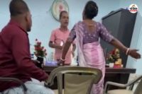 नपं अध्यक्ष ने CMO पर उठाया हाथ (फोटो सोर्स- पत्रिका)