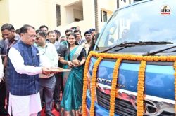 सौर ऊर्जा से आत्मनिर्भर छत्तीसगढ़, CM ने दिखाई सूर्य रथ को हरी झंडी, 1.85 करोड़
की सब्सिडी का ऑनलाइन अंतरण - image