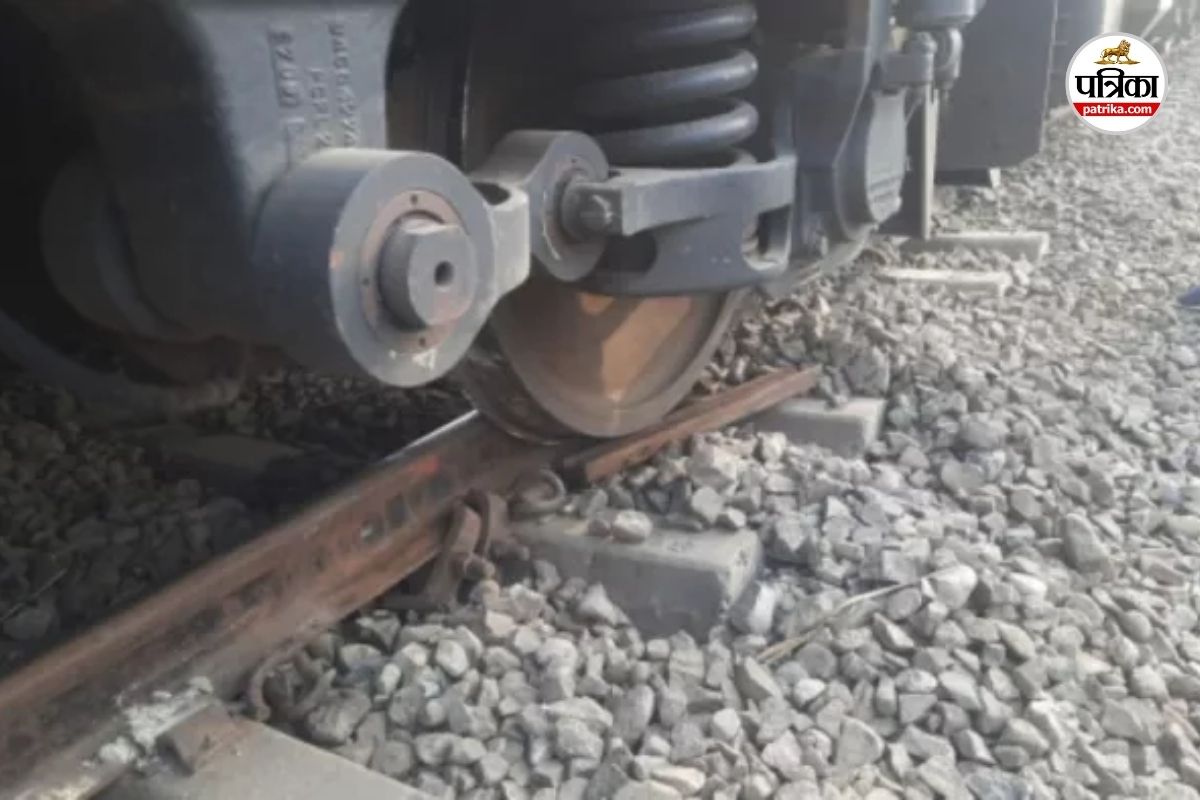 Derailed Engine: पटरी से उतरा इंजन, बीच रास्ते में रोकनी पड़ी अंबिकापुर, सारनाथ और बेतवा एक्सप्रेस को