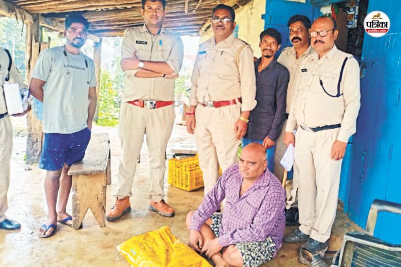 मध्यप्रदेश की शराब पकड़ी गई (फोटो सोर्स- पत्रिका)