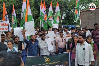 बिजली बिलों की बढ़ोतरी पर कांग्रेस का जोरदार प्रदर्शन, कहा- पहले से ही आम लोग महंगाई से परेशान...(photo-patrika)
