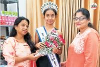 बस्तर की बेटी पंक्ति बनीं मिस टीन इंडिया 2025 (फोटो सोर्स- पत्रिका)