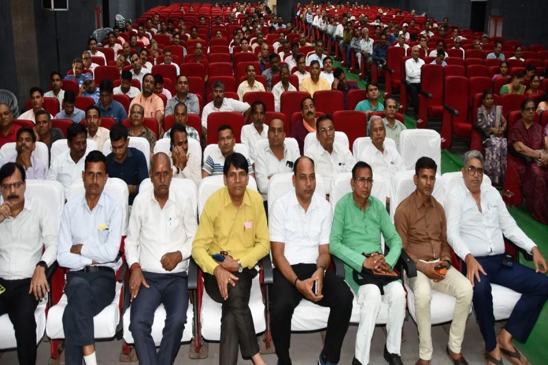 Discussion on education and culture in teachers' conference