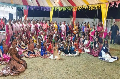 डांडियों की खनक से गूंज रहे पंडाल, गरबा बिखेर रहा जलवा