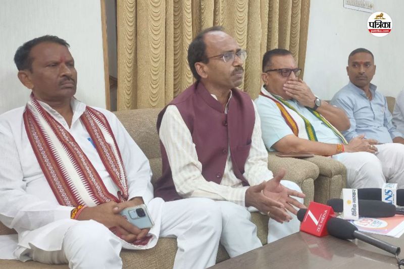 MP Mannalal Rawat again targeted Rajkumar Roat, said many big things