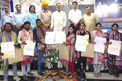 जिला स्तरीय रोजगार उत्सव में 222 युवाओं को सौंपे नियुक्ति-पत्र