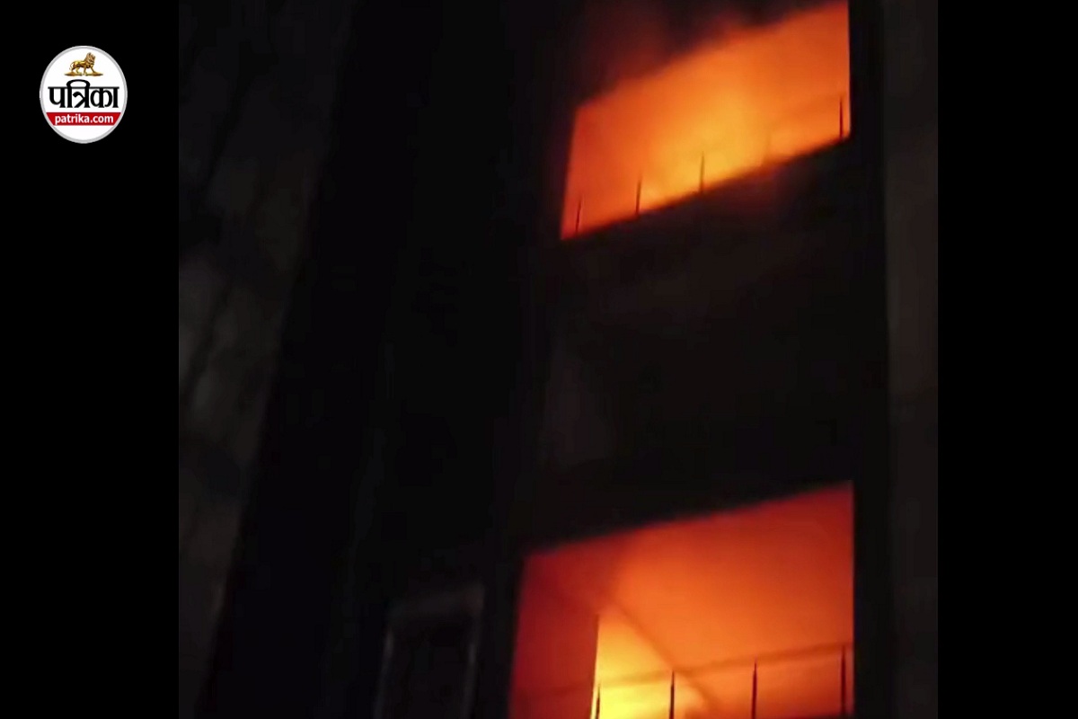 Fire in Babylon Tower Raipur : बेबीलोन टावर में लगी भीषण आग, फंसे लोगों का रेस्क्यू
