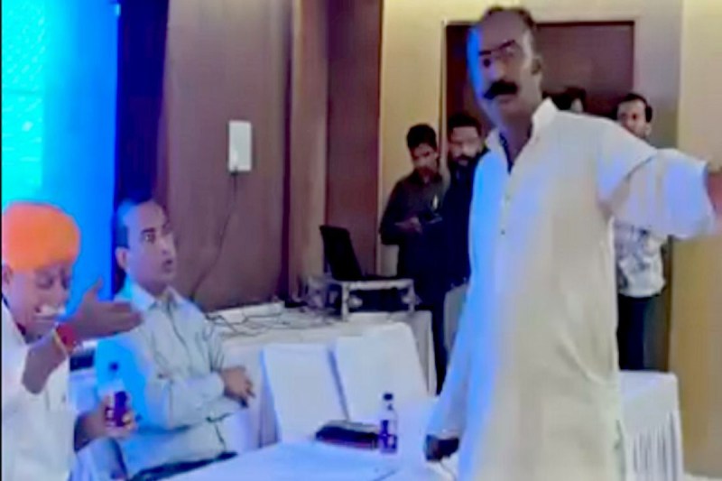 Former BJP councillor threatens to slap JEN