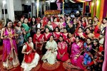 माता के गीतों के बीच हो रहे डांडिया व गरबा
