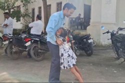 Teacher terminated: दूसरी कक्षा की छात्रा की पिटाई और 100 बार उठक-बैठक कराने
वाली DAV स्कूल की शिक्षिका बर्खास्त - image