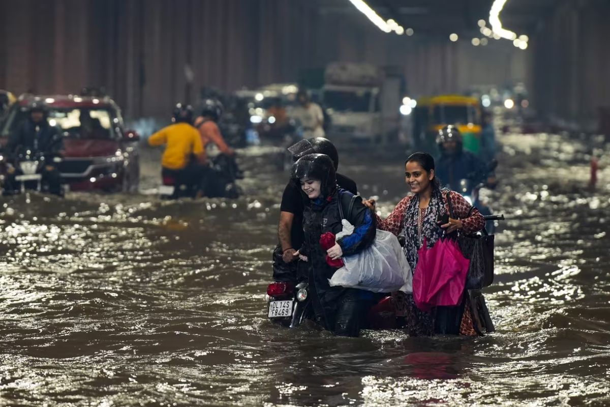 IMD issued Heavy rain alert again from tonight floods in Delhi-NCR yamuna flood