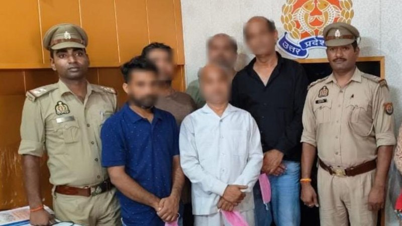 गिरोह के सदस्य पुलिस की गिरफ्त में (फोटो सोर्स- 'X' Agra commissionrate police)