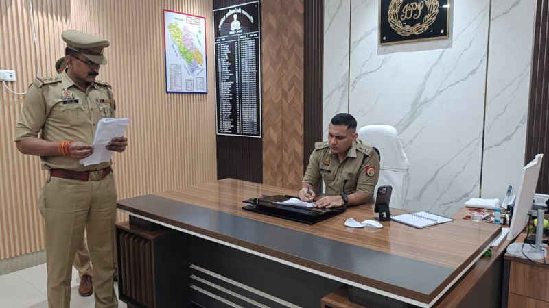 पुलिस अधीक्षक के उप निरीक्षकों के कार्य क्षेत्र में किया बदलाव (फोटो सोर्स- उन्नाव की सोशल मीडिया)