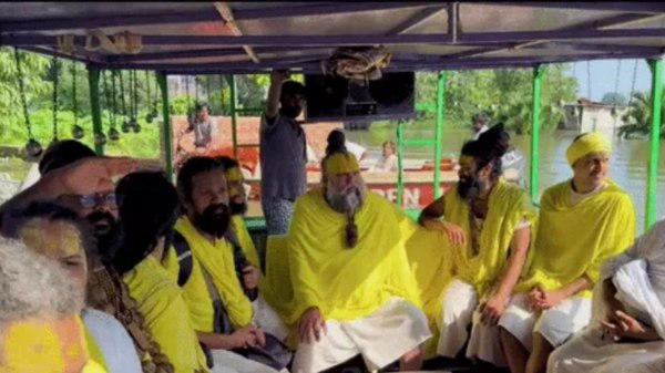 स्टीमर से क्षेत्र का भ्रमण (फोटो सोर्स- 'X' Vrindavan Mathura वीडियो ग्रैब)